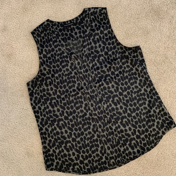 🫒🐆 Sleeveless Olive Green Leopard Print Top from BR - Picture 7 of 13